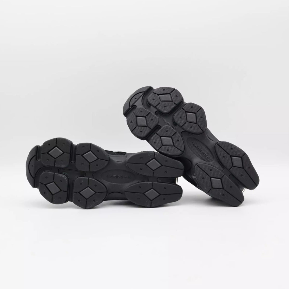 UNISEX (TRIPLE BLACK CEMENT)